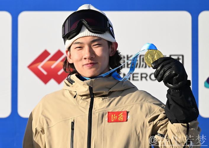 苏翊鸣:再度问鼎首钢滑雪场 苏翊鸣:再度问鼎首钢滑雪场