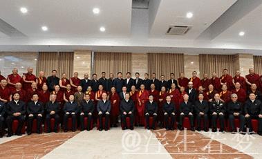 习近平率中央代表团抵达拉萨出席西藏自治区成立60周年庆祝活动